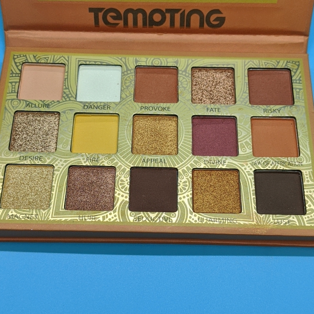 Tempting Eyeshadow Palette